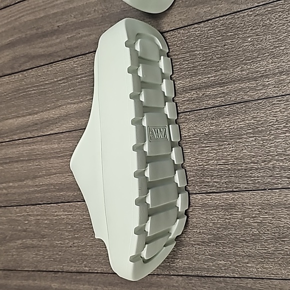 Zara Women's Mint Green Rubberized Platform Slides Sz 9 EUC - Picture 11 of 12